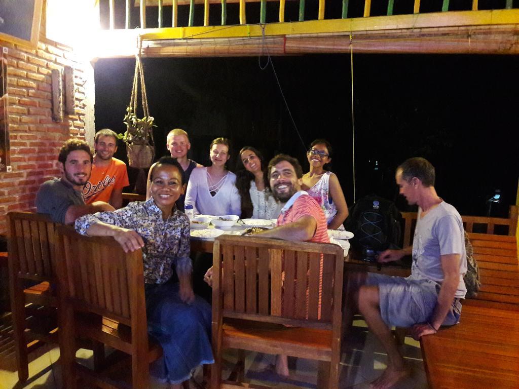 Olala Cafe & Bungalows Сабанг Экстерьер фото